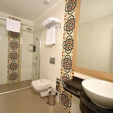 Wonderful Flat With Balcony Near Hadrian's Gate Apartman *
