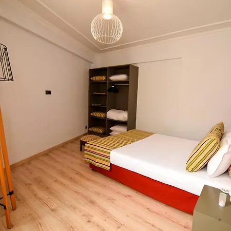 Wonderful Flat With Balcony Near Hadrian's Gate *