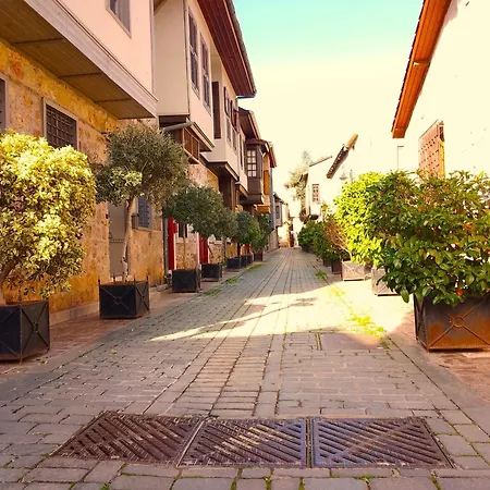 Wonderful Flat With Balcony Near Hadrian's Gate * Antalya