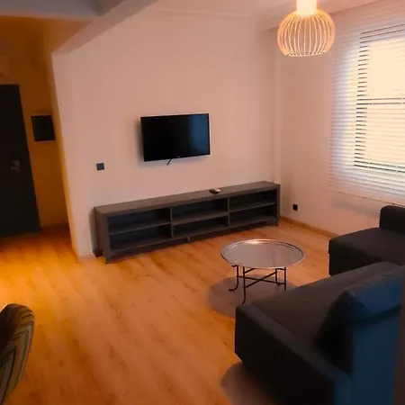 Wonderful Flat With Balcony Near Hadrian's Gate