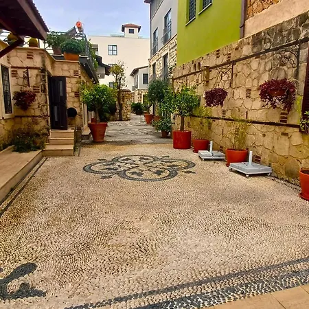 Wonderful Flat With Balcony Near Hadrian's Gate Apartman *